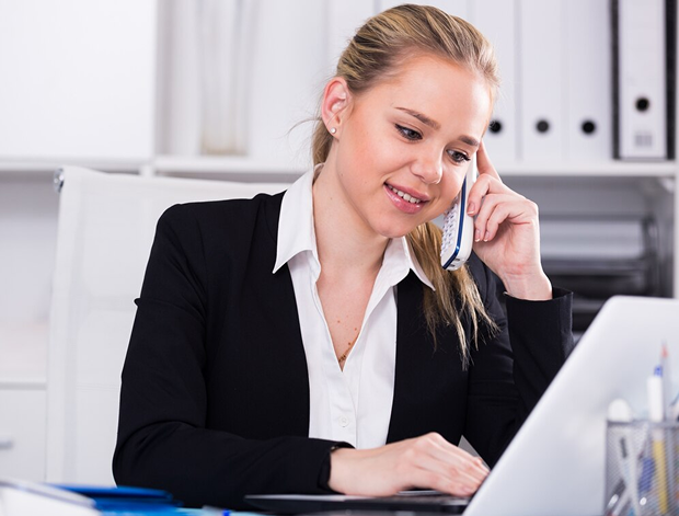 Student talking online drivers ed